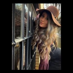 Meet your Posher, Alyssa